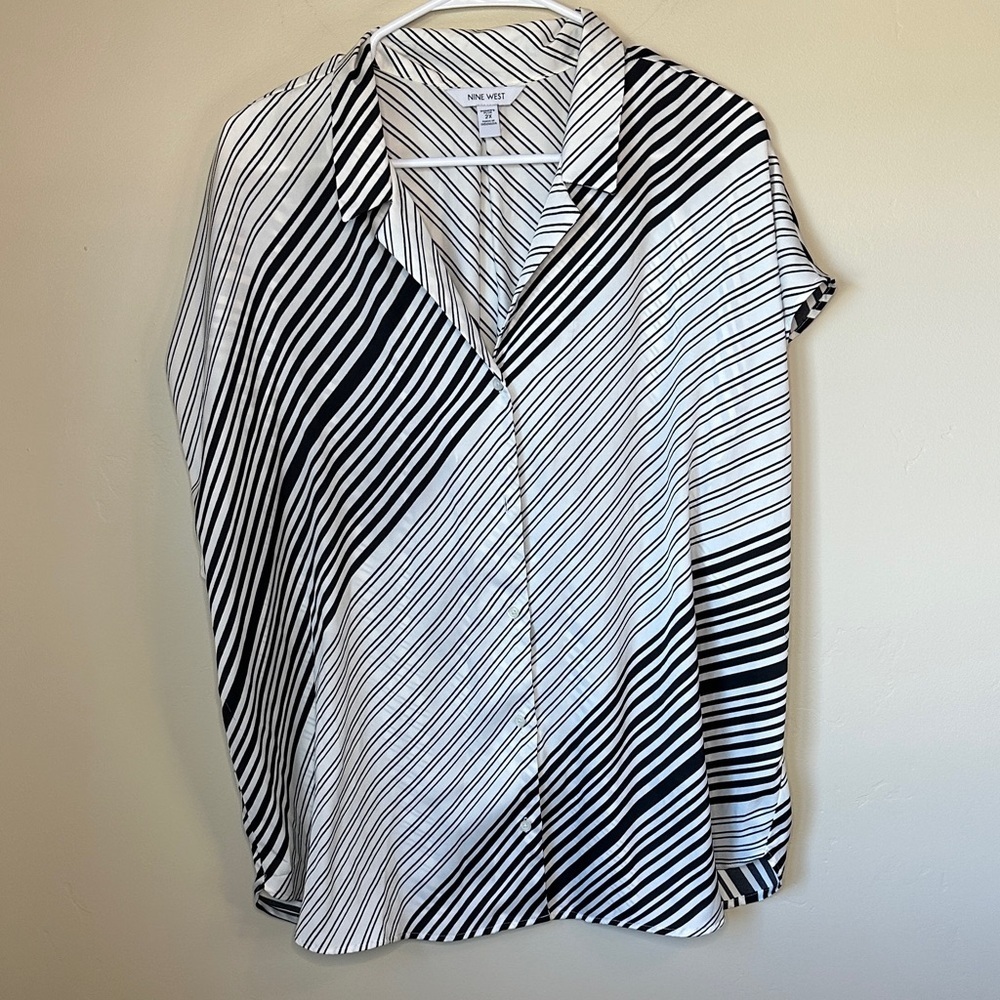 Nine West Women’s 2X Plus Black White Striped Button Front Blouse
